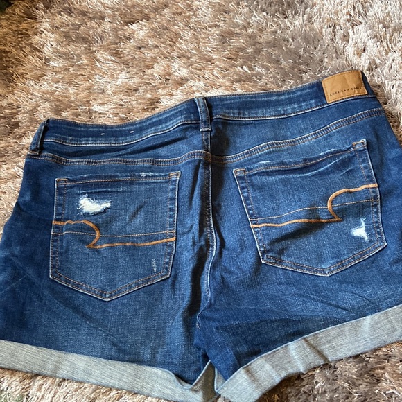 Shorts - Picture 2 of 3